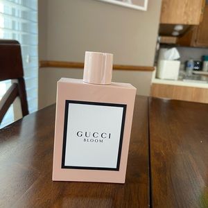 GUCCI Bloom perfume